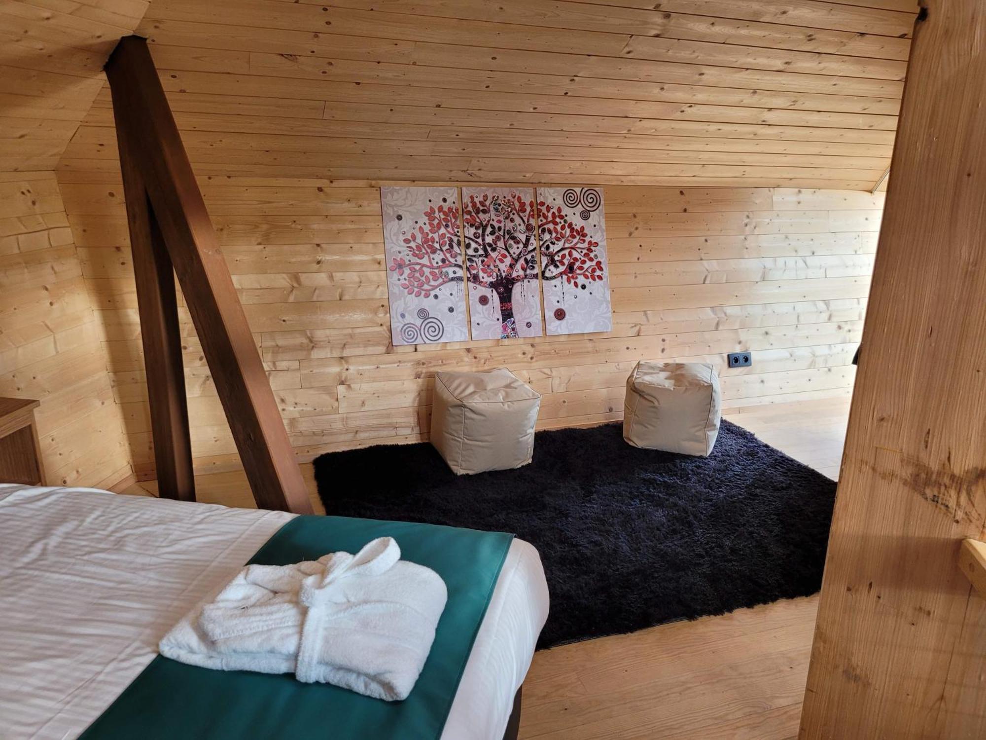 Utopia Village - Art & Nature Lodges Mons Exterior photo
